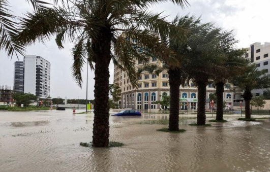 Hujan Badai Datang ke Wilayah Dubai Menyebabkan Banjir